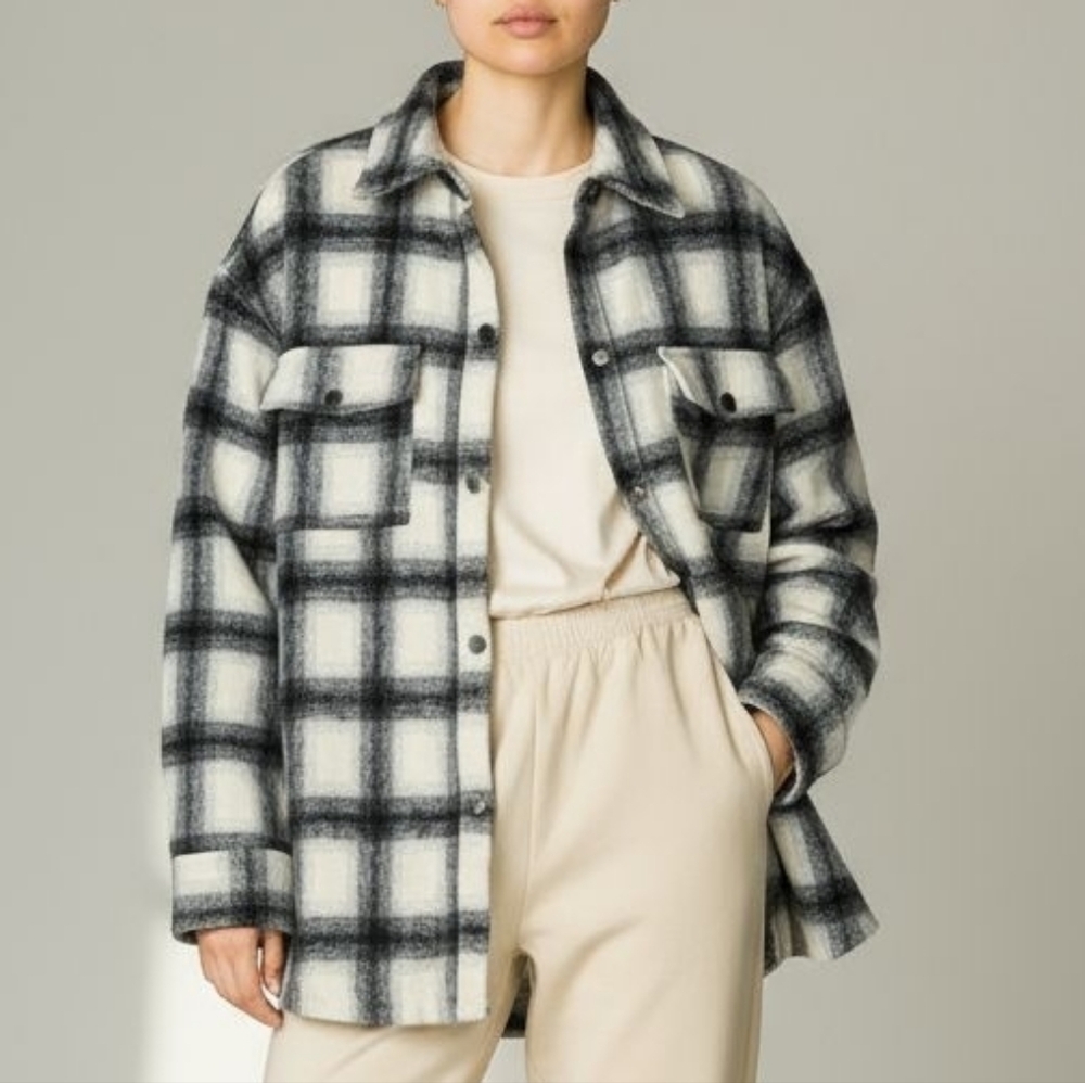 Isalis Flannel Shacket Small Soft Cozy Oversize Black Cream Plaid Pockets